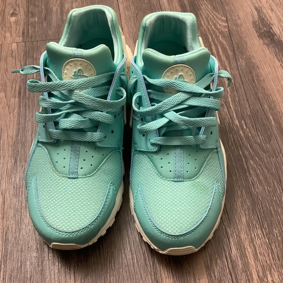 Nike - Picture 2 of 3